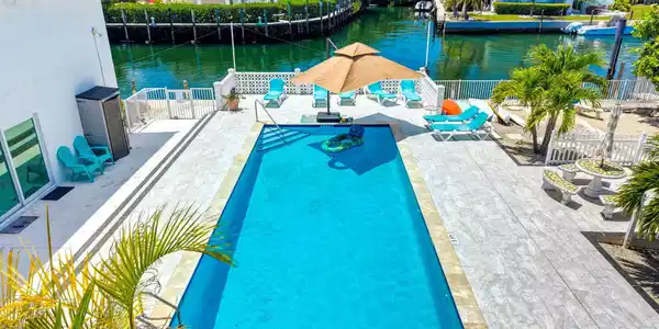 Image 2: Pool