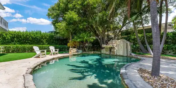 235 W Seaview Circle