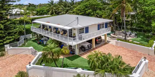 Image 2: 235 W Seaview Cir_1oakstudiosdrone_02
