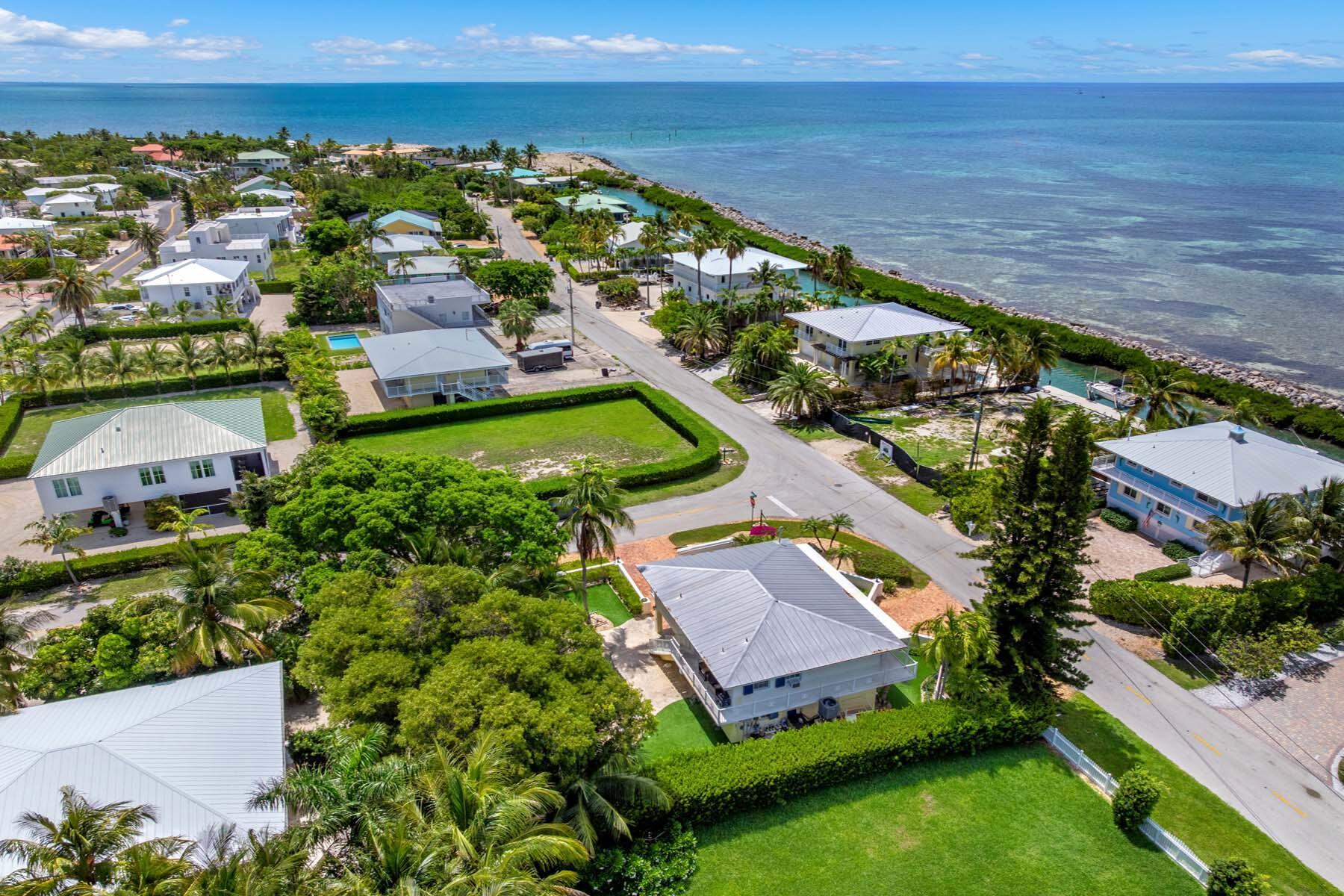 Image 3: 235 W Seaview Cir_1oakstudiosdrone_02