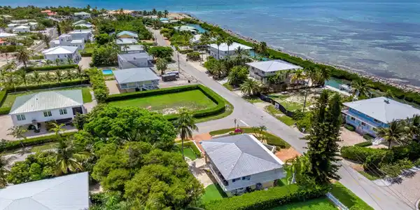Image 3: 235 W Seaview Cir_1oakstudiosdrone_02