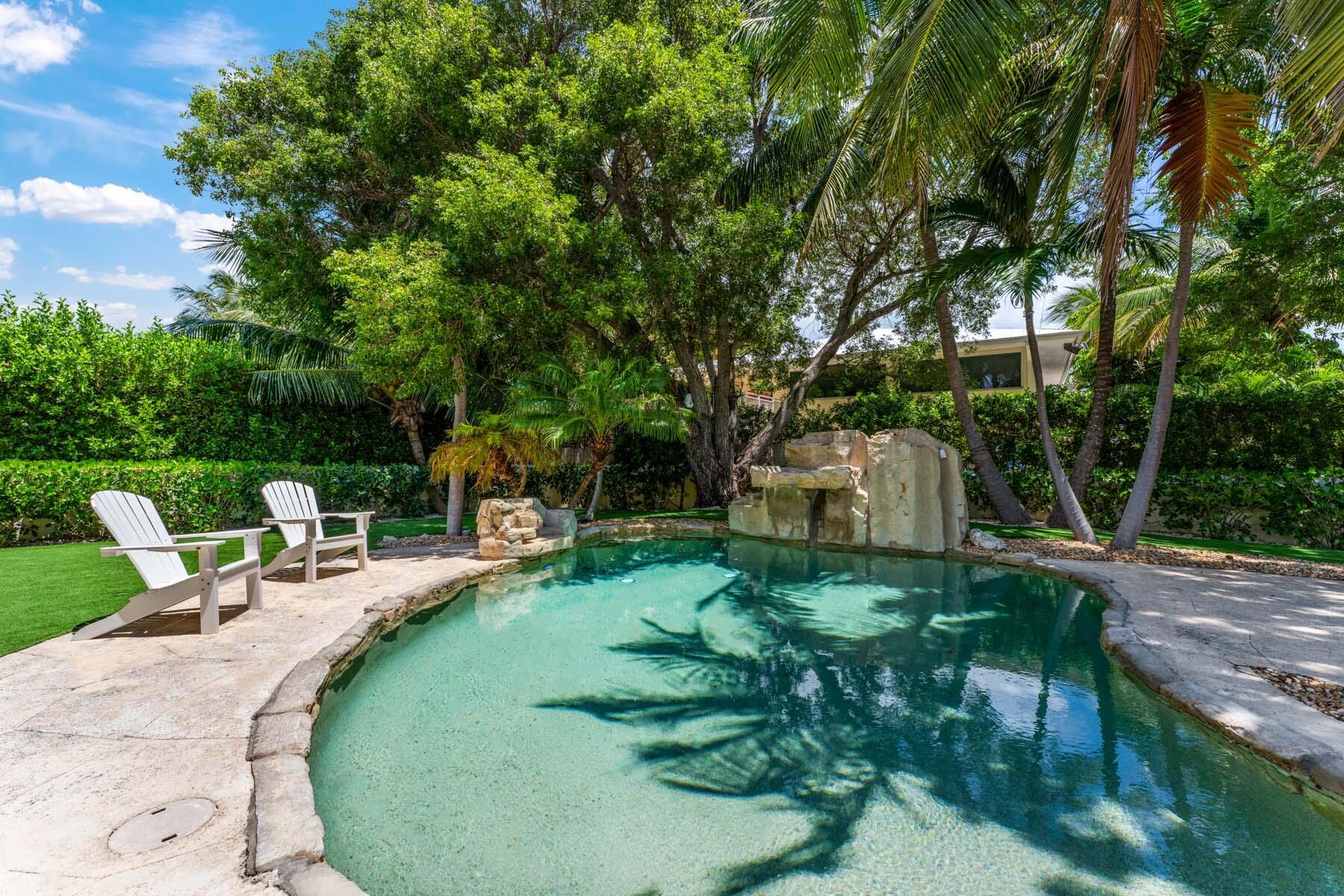 Image 4: 235 W Seaview Cir_1oakstudios_04