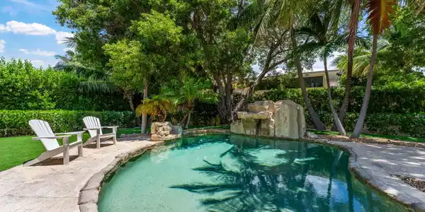 Image 4: 235 W Seaview Cir_1oakstudios_04