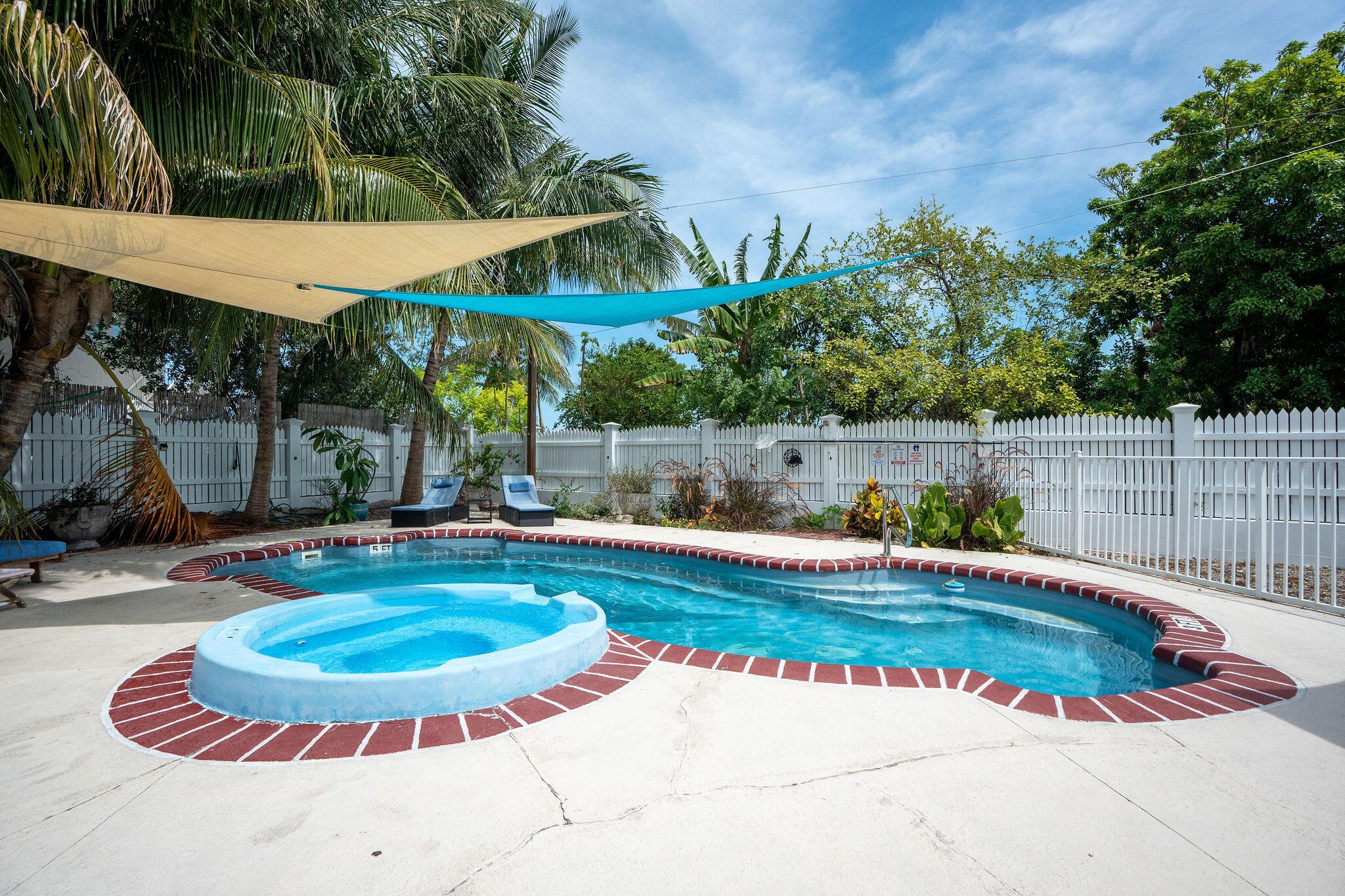 Image 4: Pool