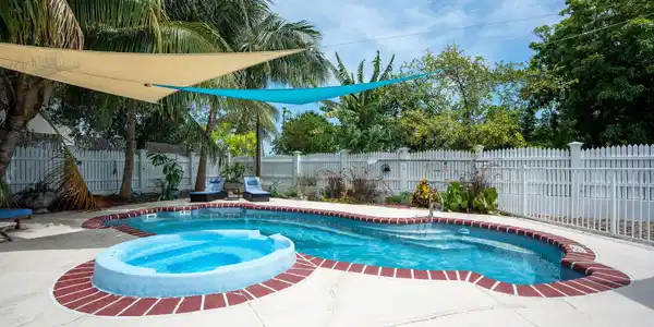 Image 4: Pool