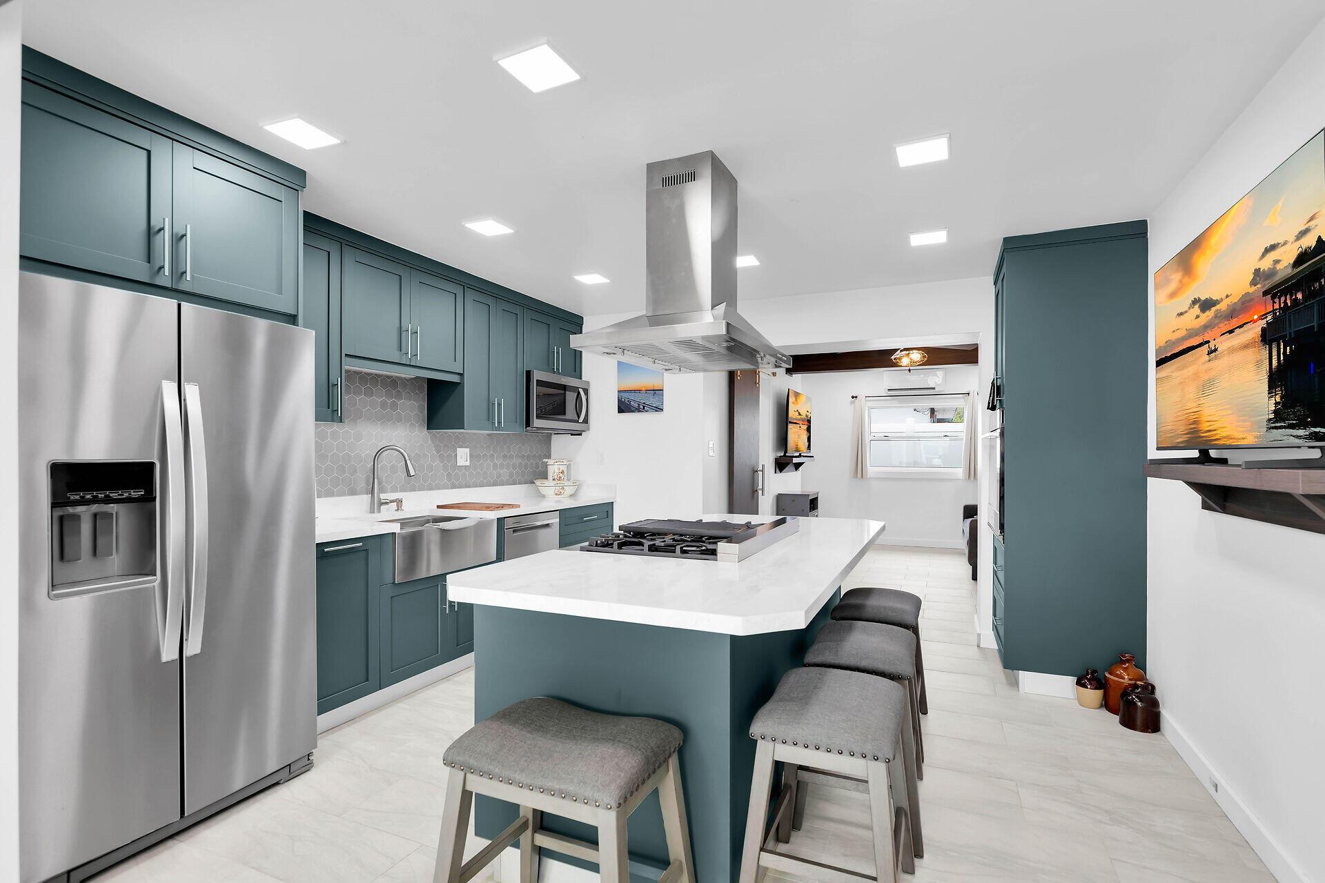 Image 2: Kitchen