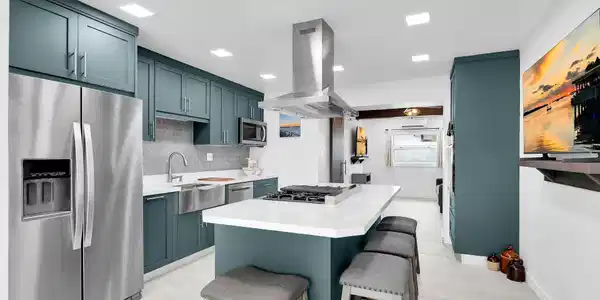 Image 2: Kitchen