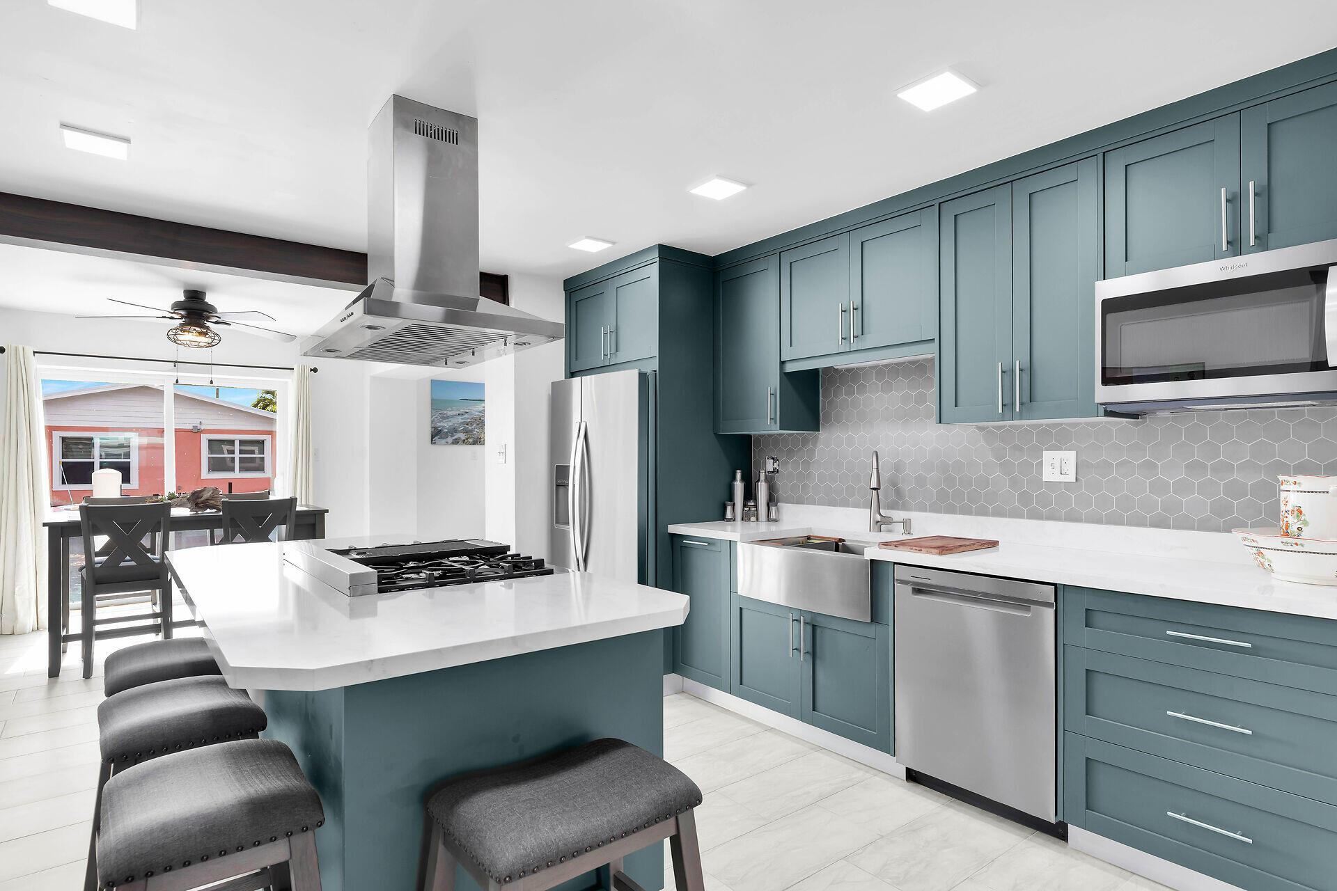 Image 3: Kitchen