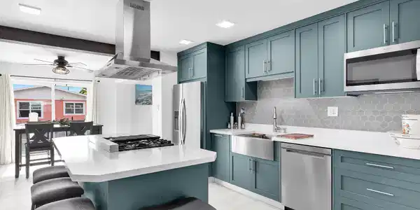 Image 3: Kitchen