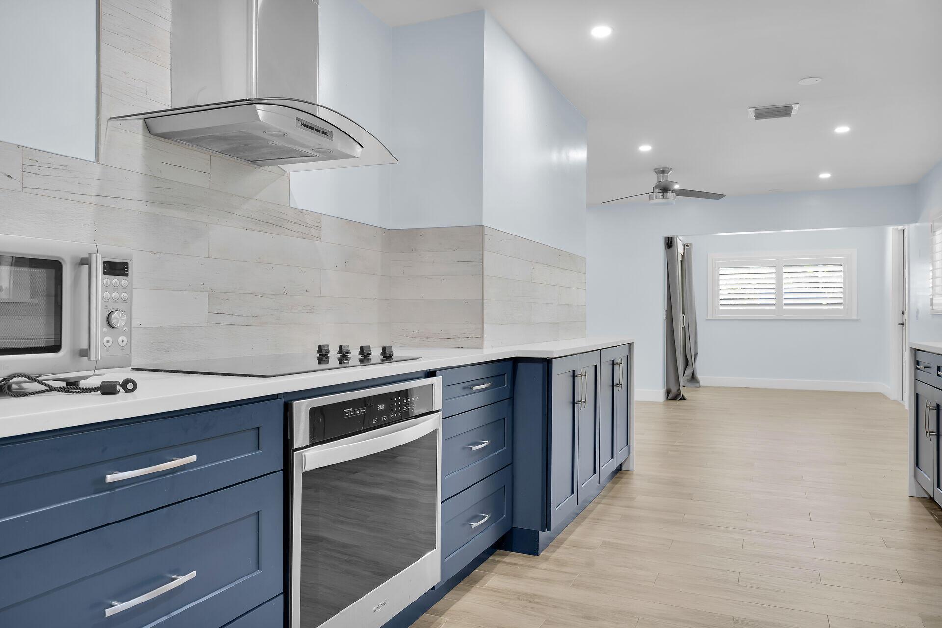 Image 3: Modern Kitchen