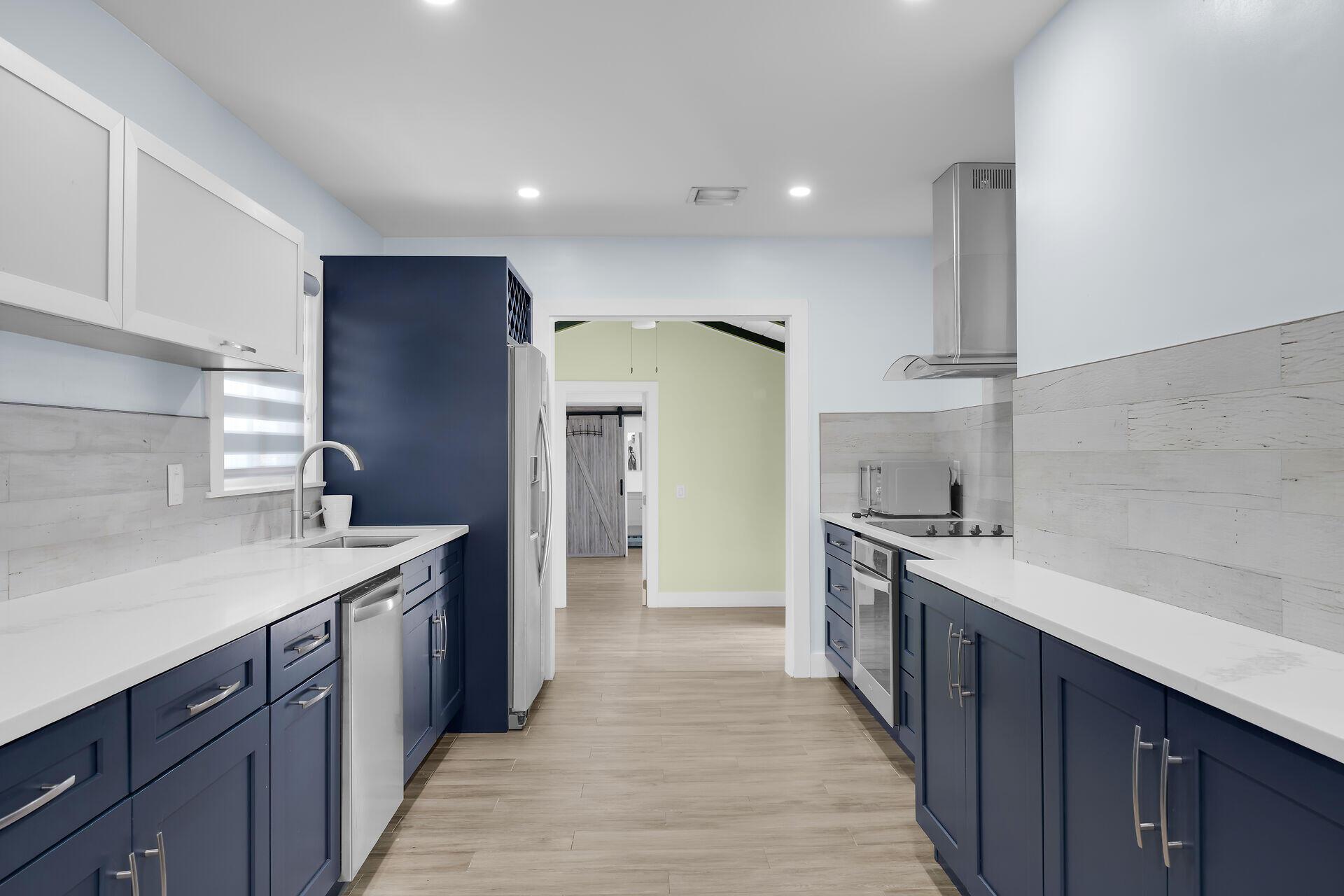 Image 4: Modern Kitchen