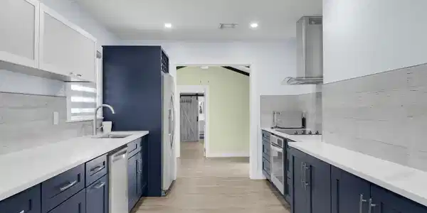 Image 4: Modern Kitchen