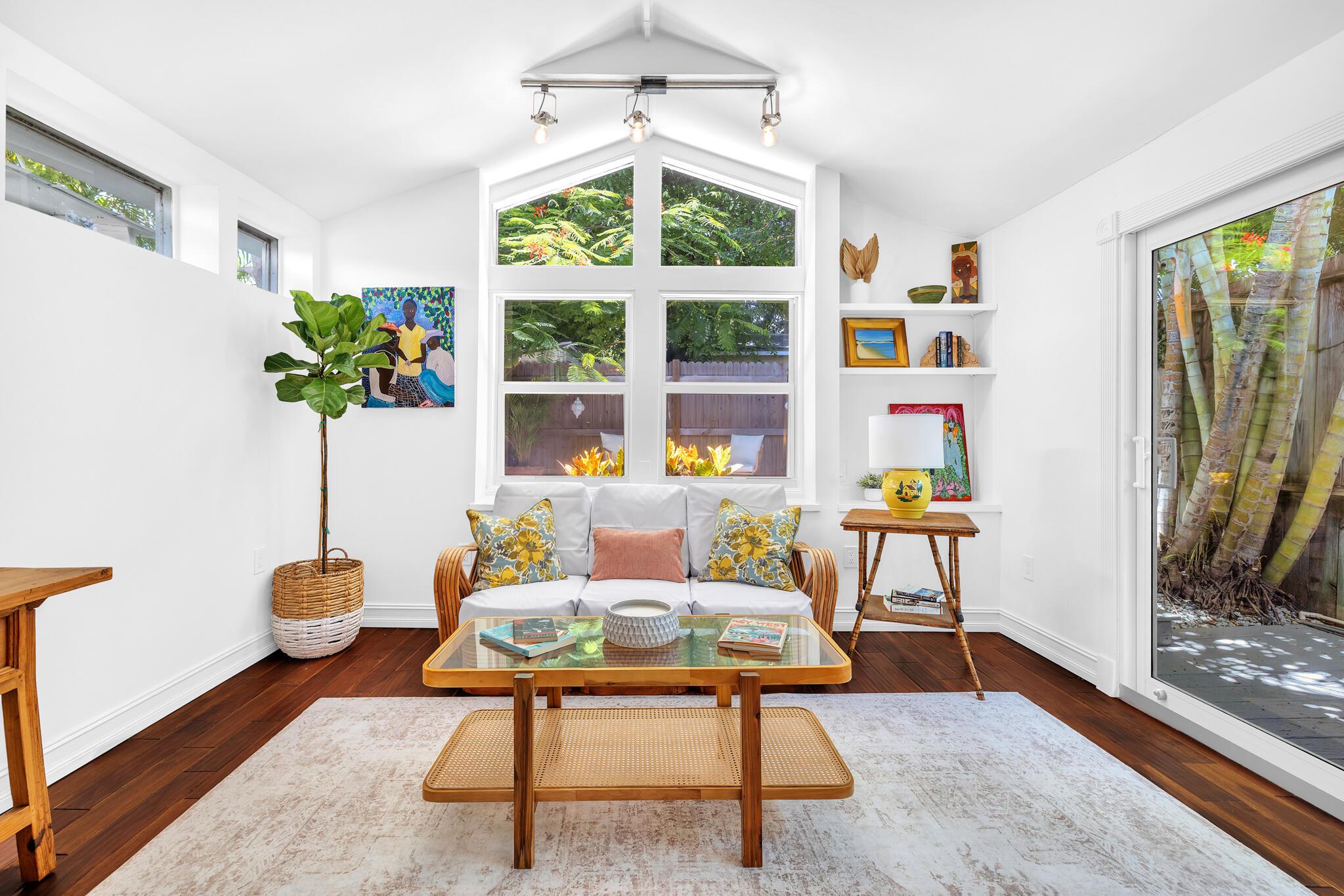 Image 2: Living area