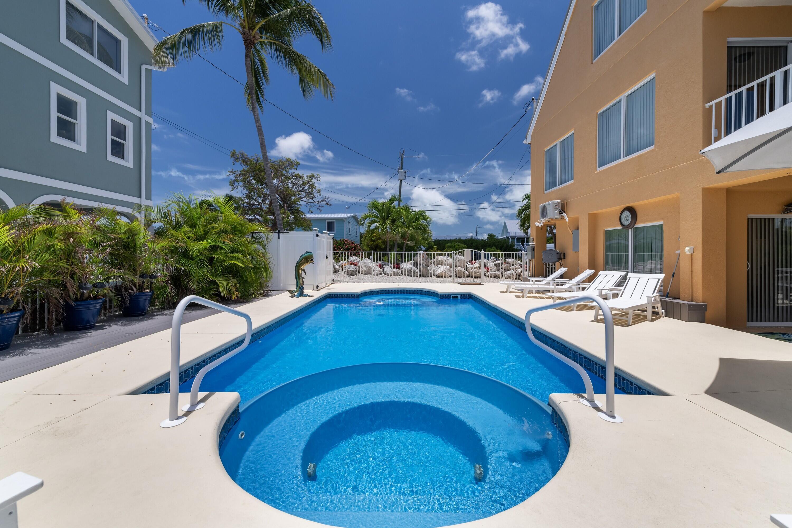 Image 2: Marathon_1400_W_63rd_St_Exterior_Pool_11