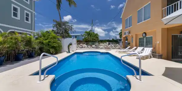 Image 2: Marathon_1400_W_63rd_St_Exterior_Pool_11