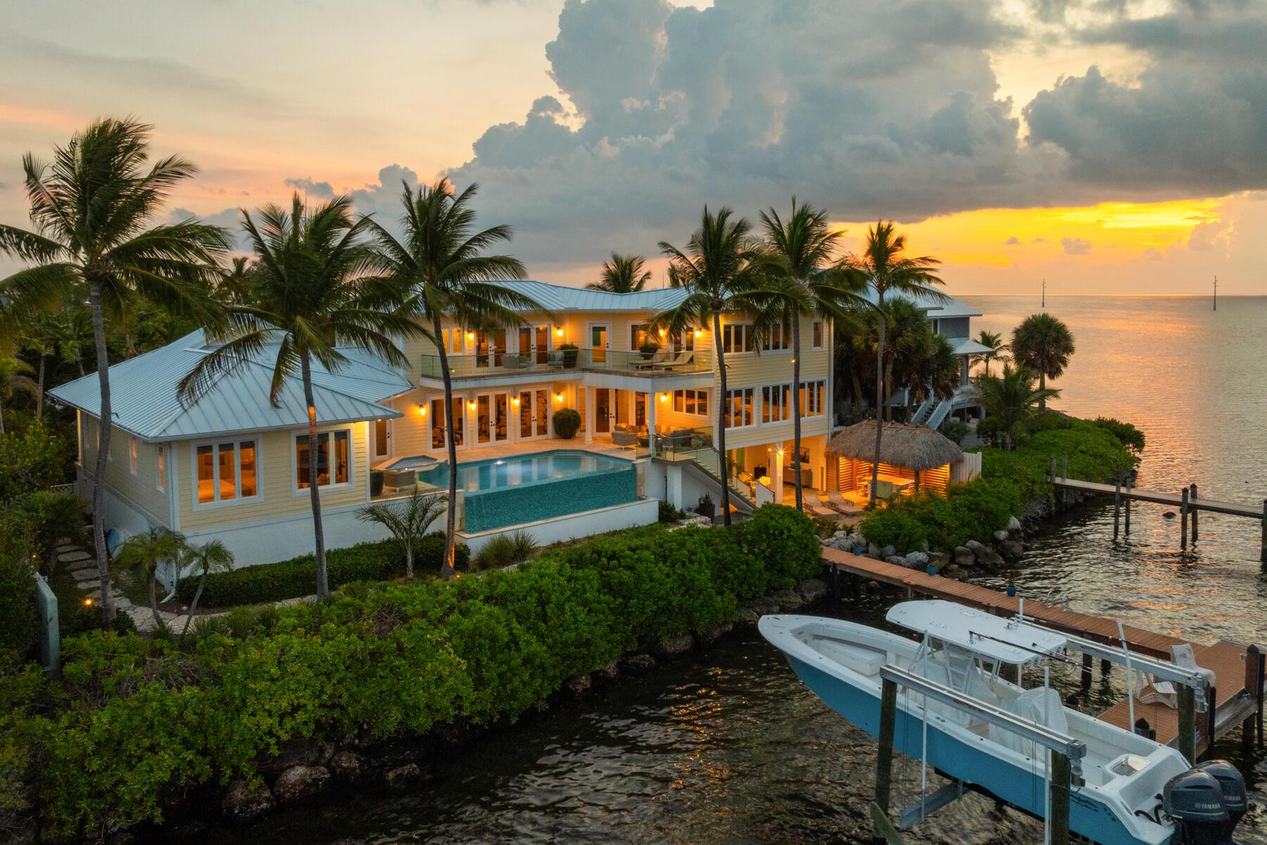 Image 2: Twilight back exterior