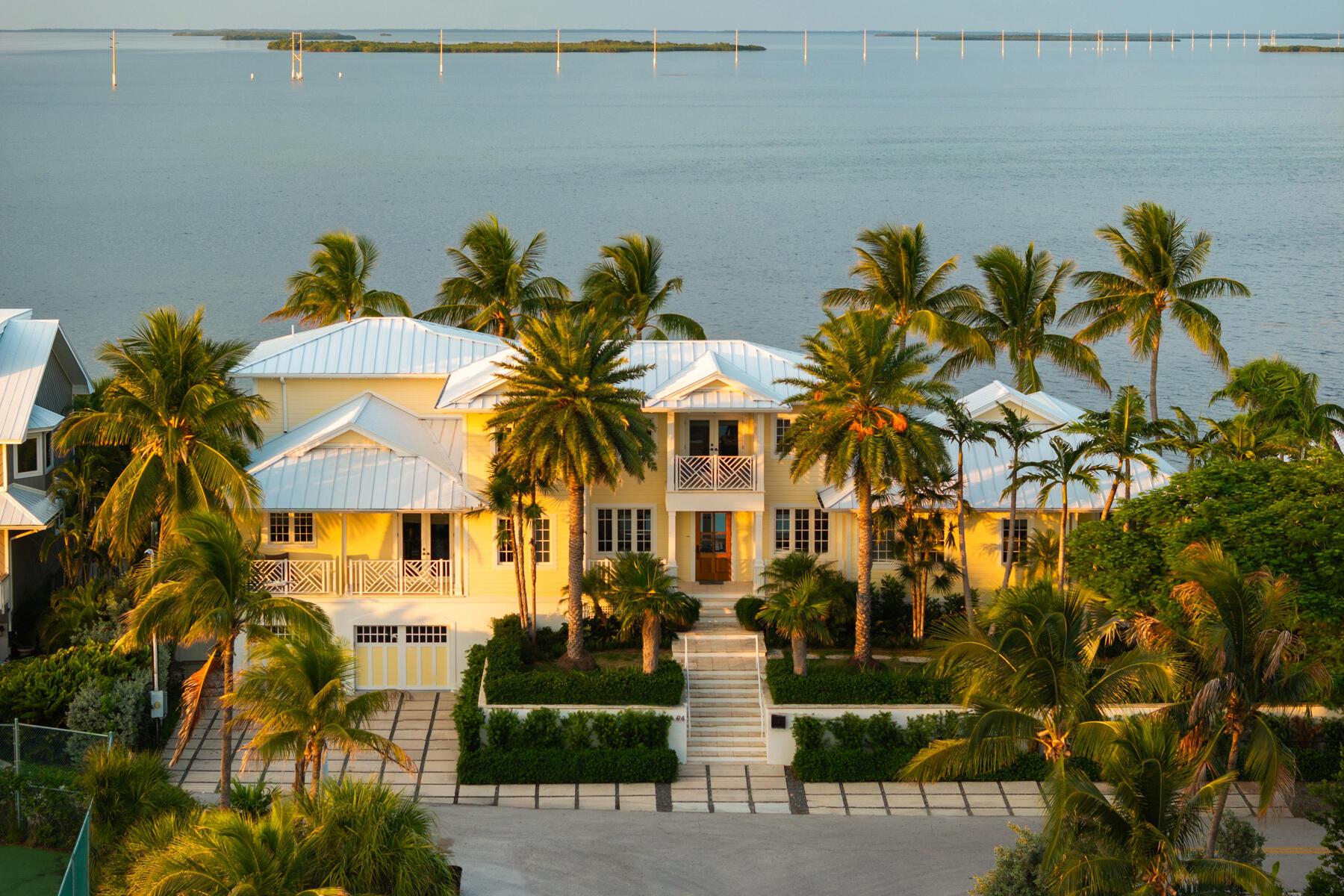 Image 4: Twilight front exterior