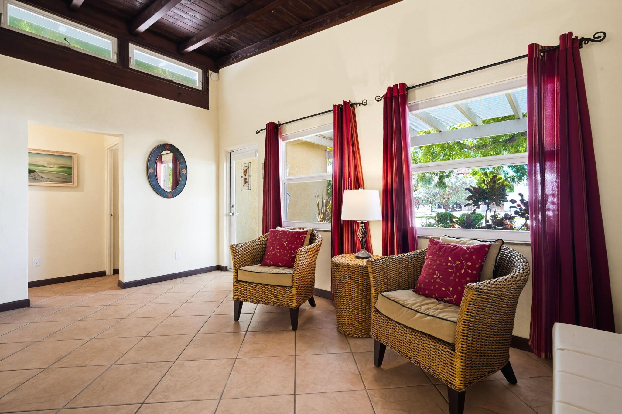 Image 4: Foyer