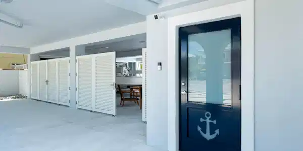 Image 4: Front door and gate to the back yard