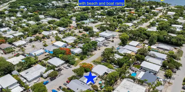 Image 2: 19 SE Marlin Ave