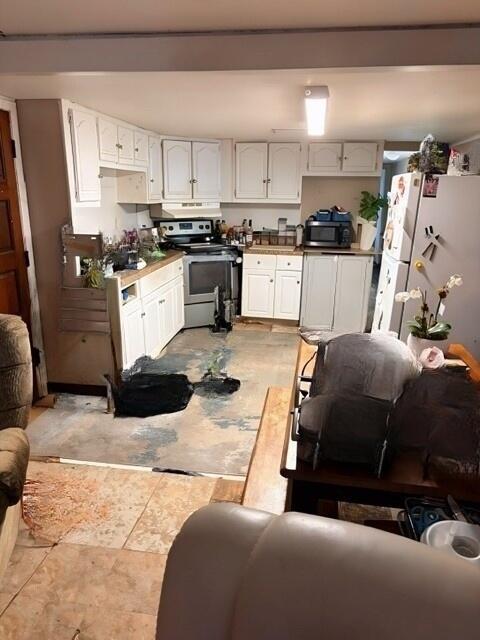 Image 4: Kitchen
