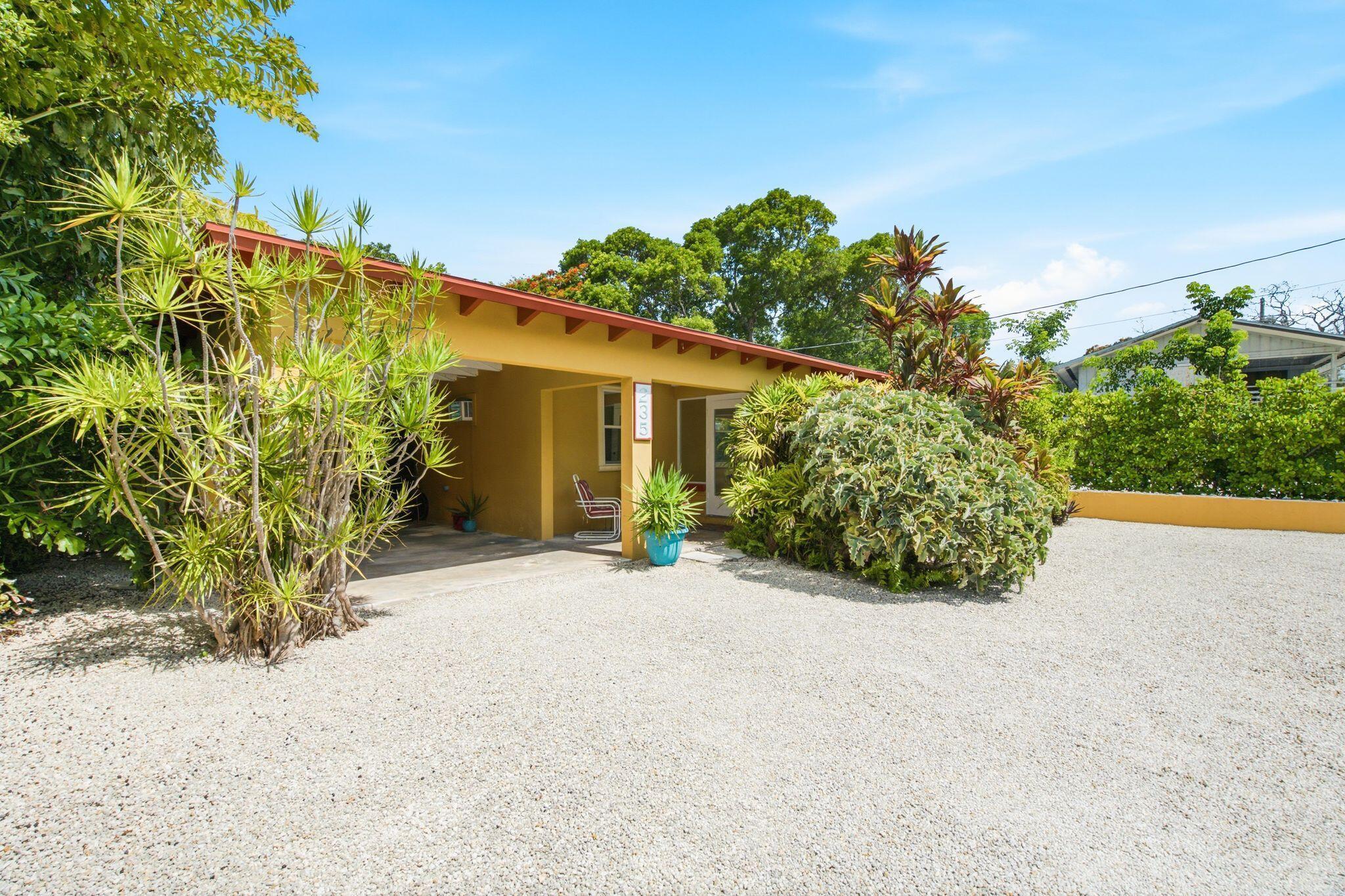 Image 2: Tropical Tavernier Welcome