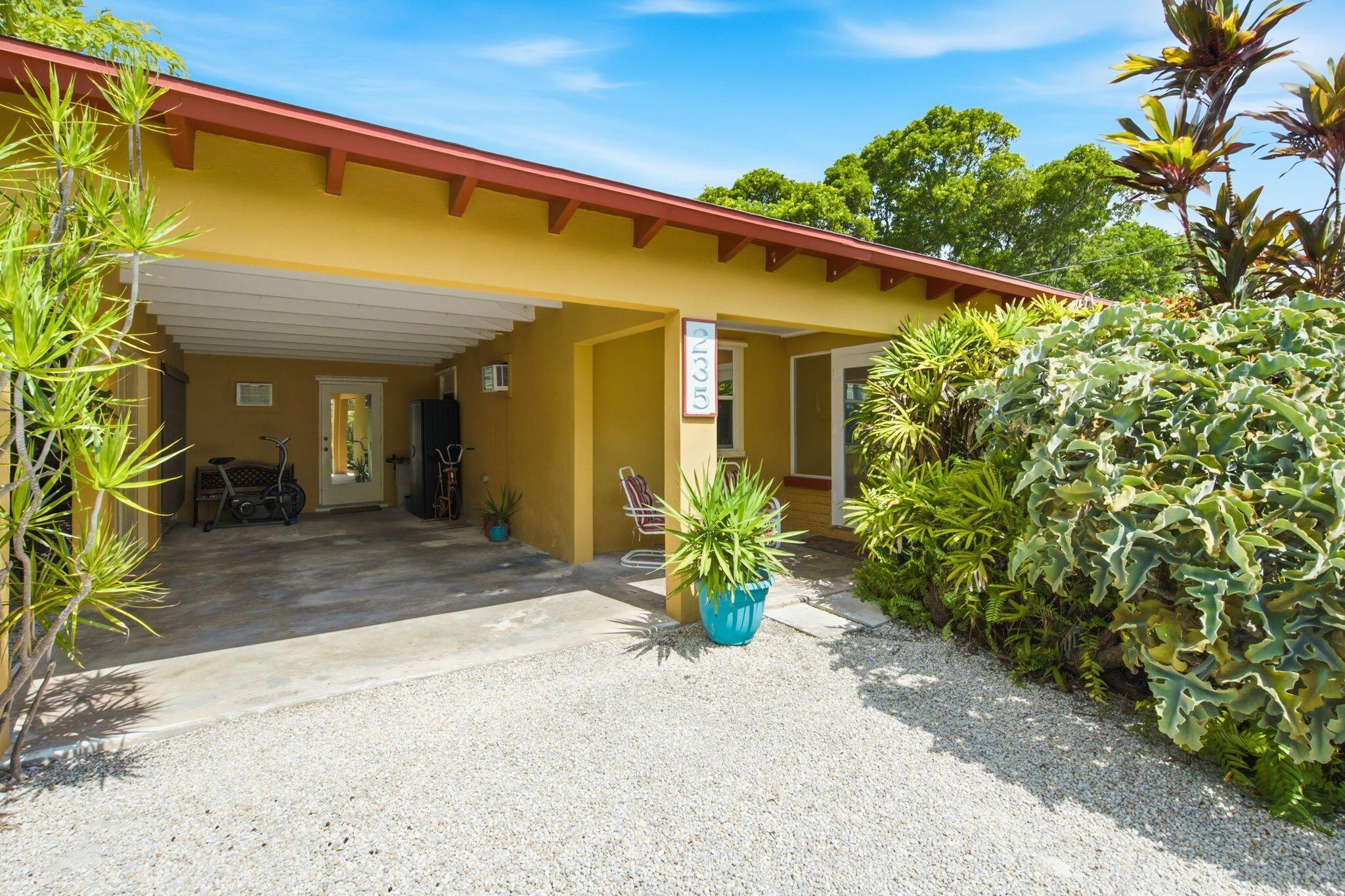 Image 3: Inviting Covered Entry