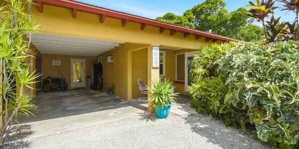 Image 3: Inviting Covered Entry