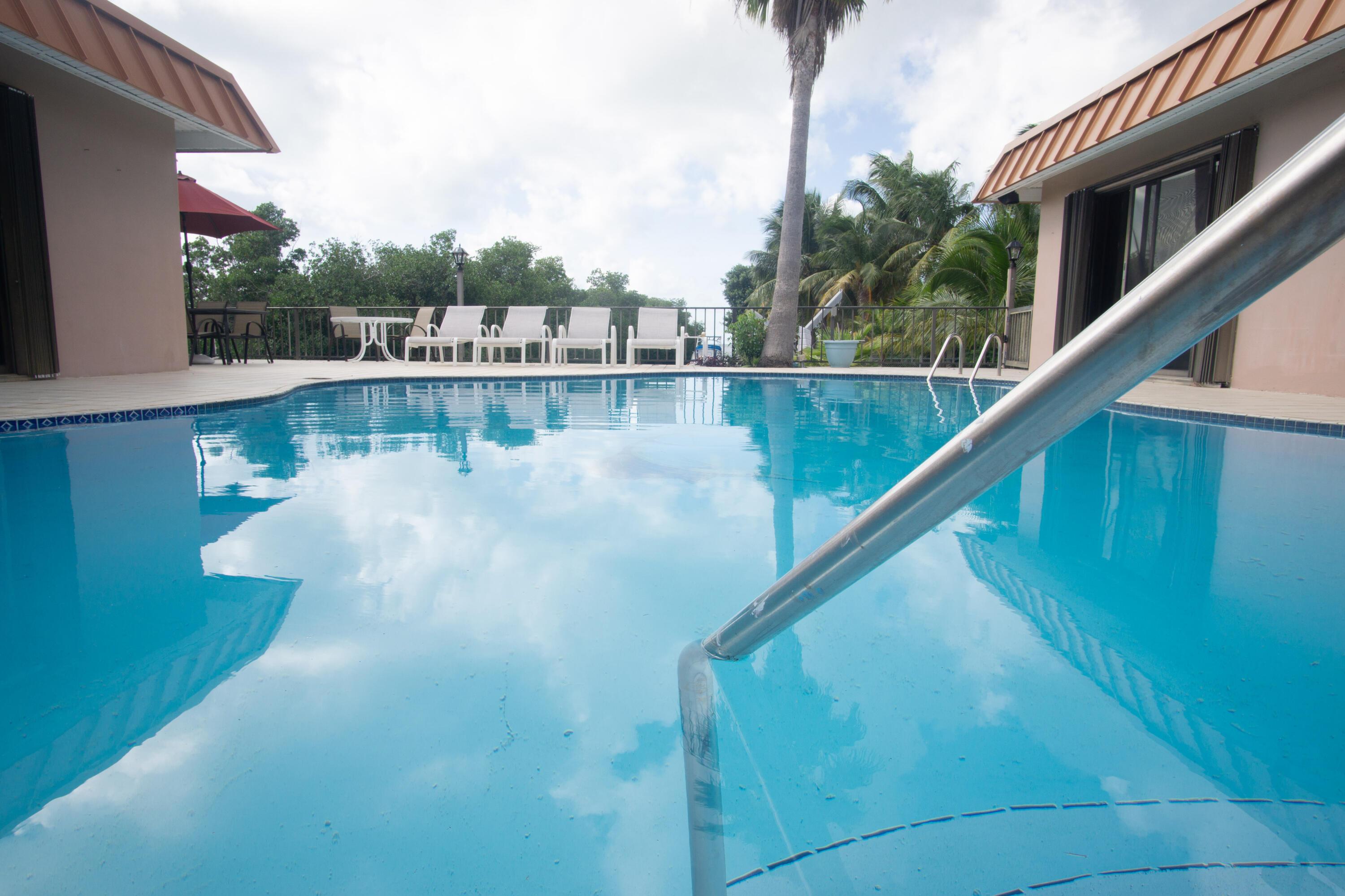 Image 4: Exterior Pool Canal View-7