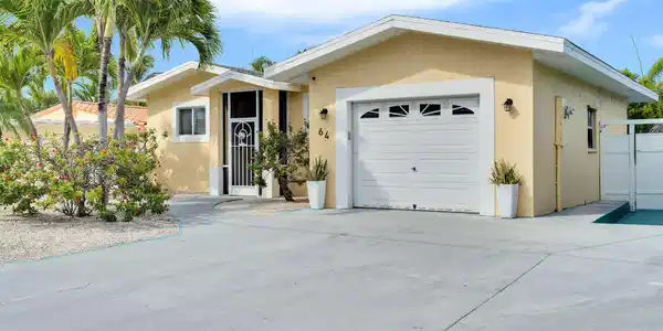 Image 4: Exterior Front