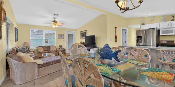 Image 3: 3