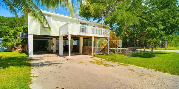 Image 3: 96-web-or-mls-31054 Ave J - 093