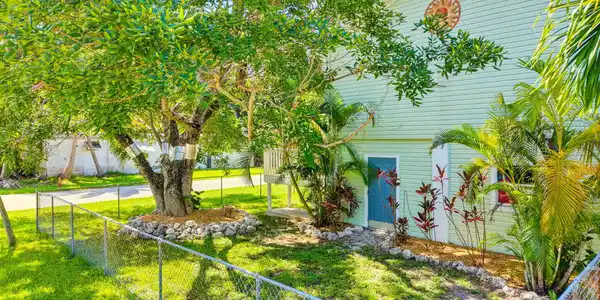 Image 4: 33-web-or-mls-31054 Ave J - 030