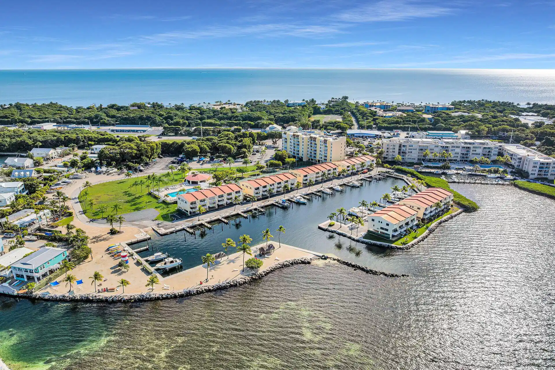 Image 1: Futura Yacht Club