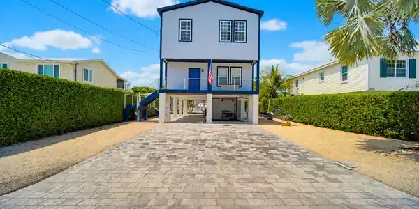 Image 4: Front of Home
