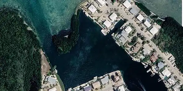Image 3: Bay Overiew