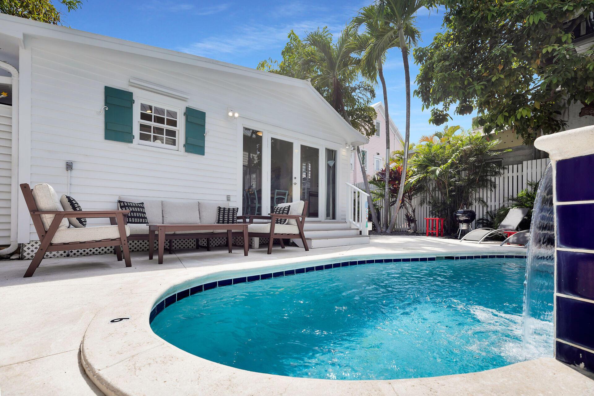 Image 2: pool