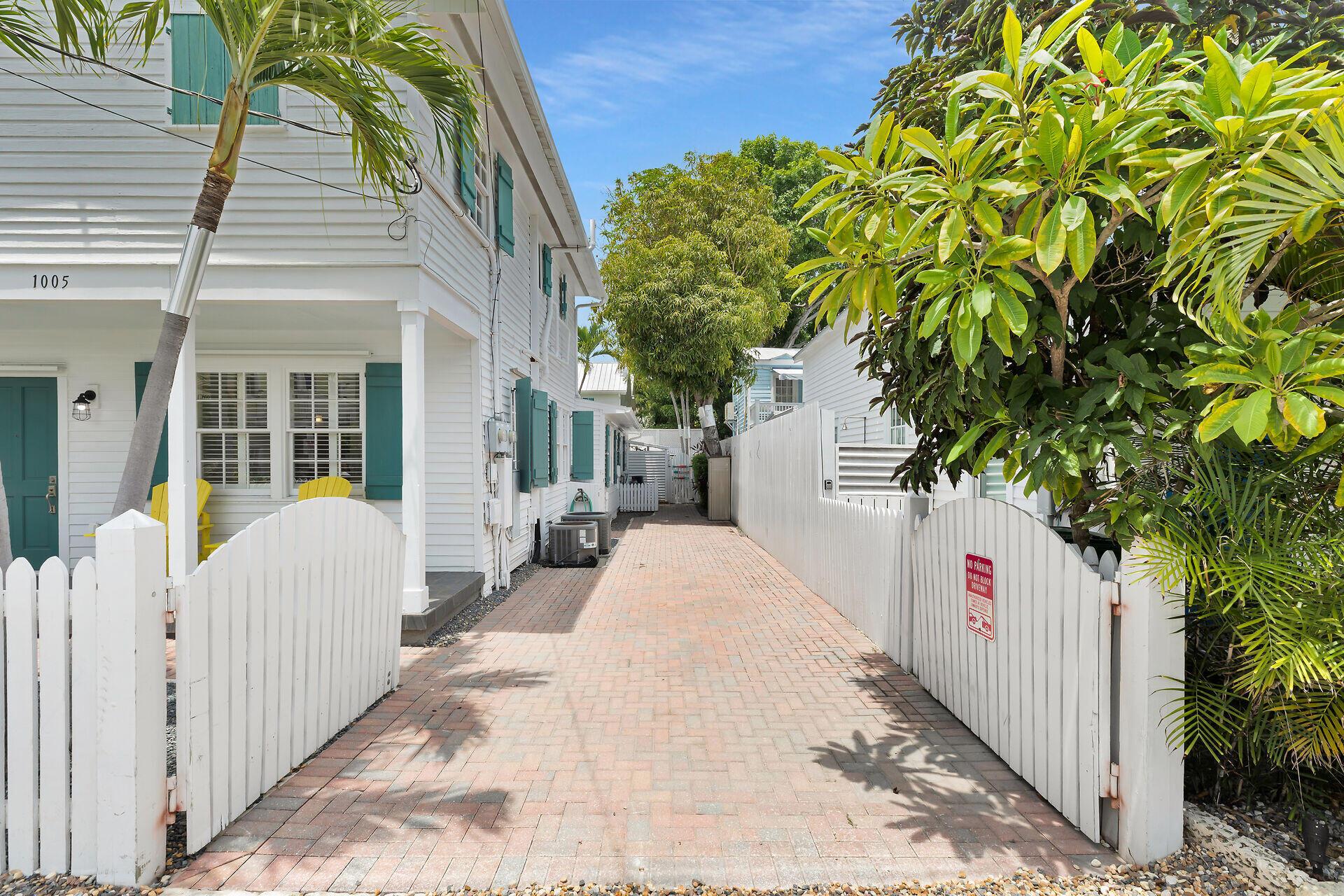 Image 3: 2 car driveway