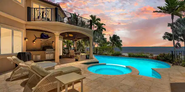 Image 3: Heated and Chilled Pool/Spa