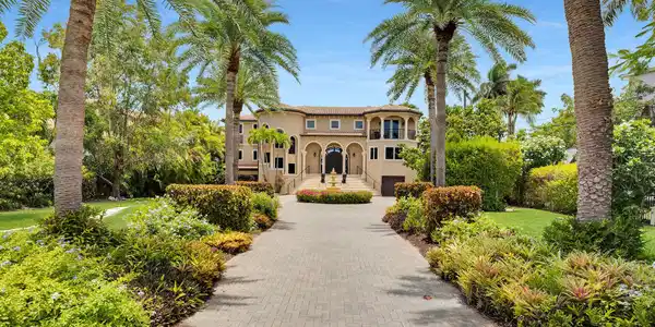Image 4: Gated Driveway entrance