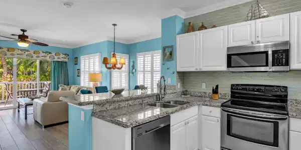 Image 2: Kitchen to porch