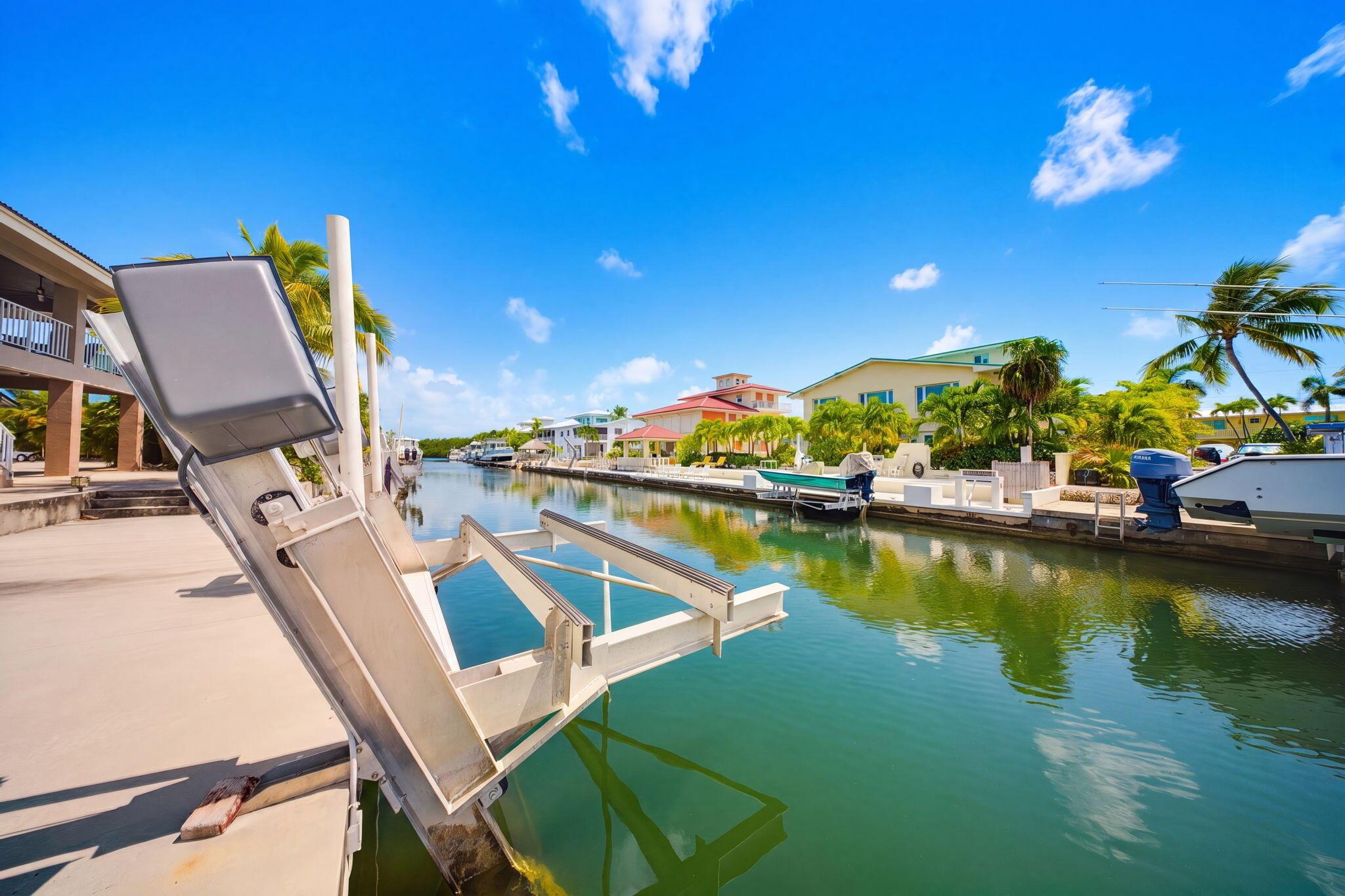 Image 3: Boat Lift