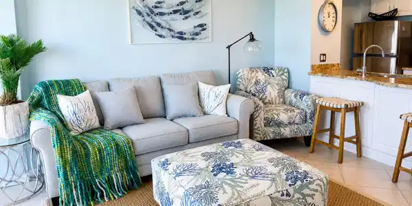 Image 4: Living Room