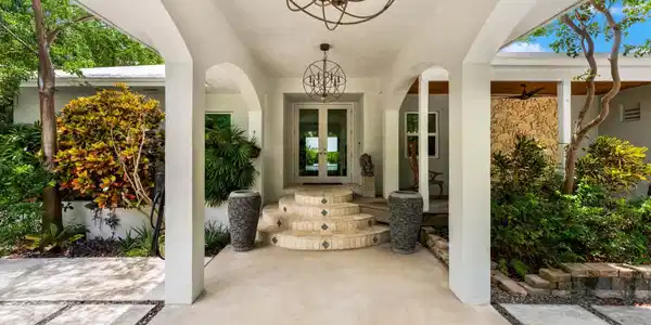 Image 4: Entry