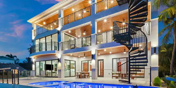 Image 2: Waterfront Living