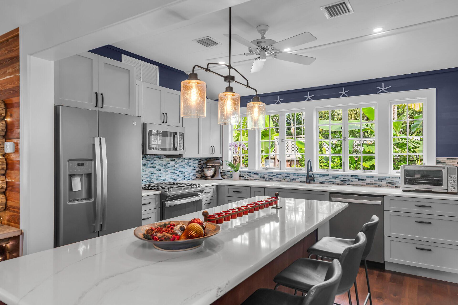 Image 4: 907 kitchen