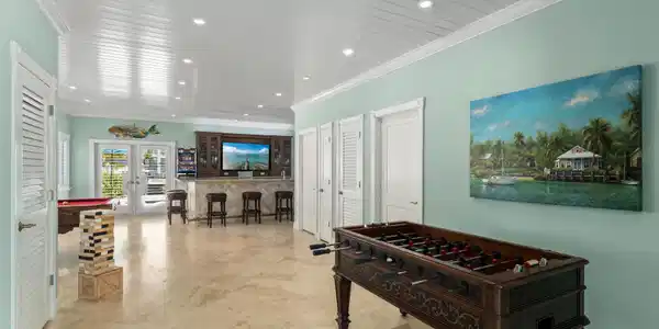 Image 4: Front entry