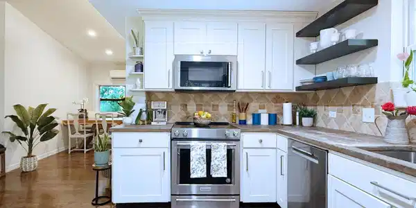 Image 3: Kitchen