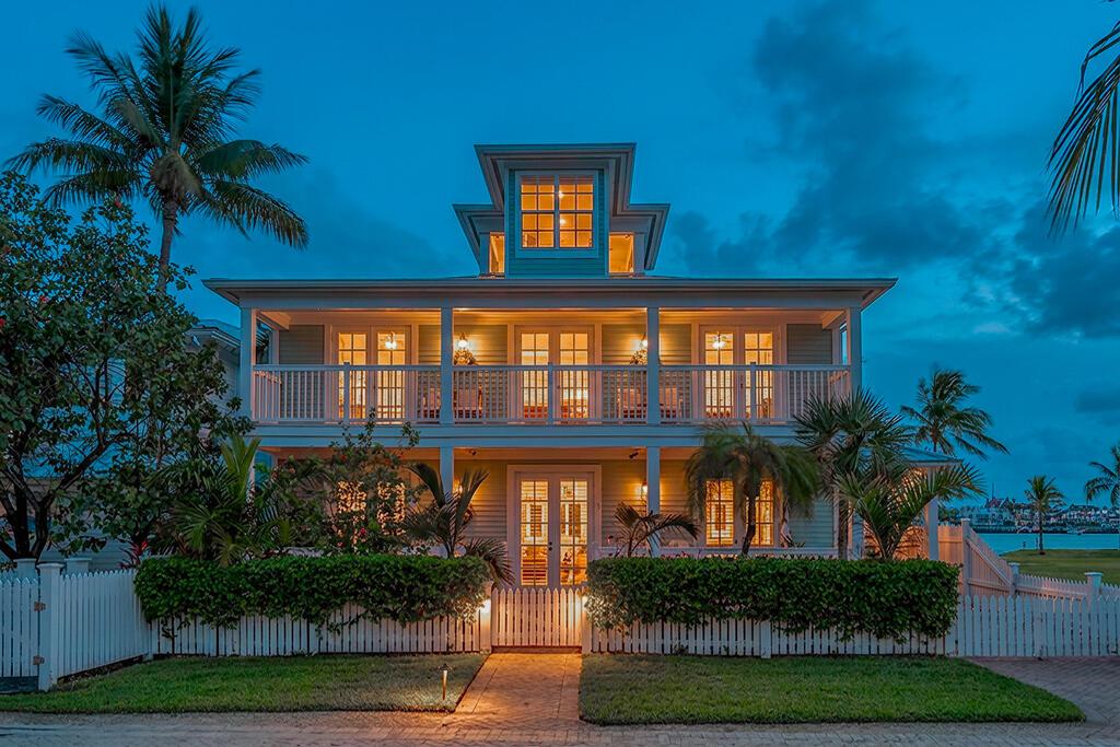 Image 2: 32 Sunset Key Medium-