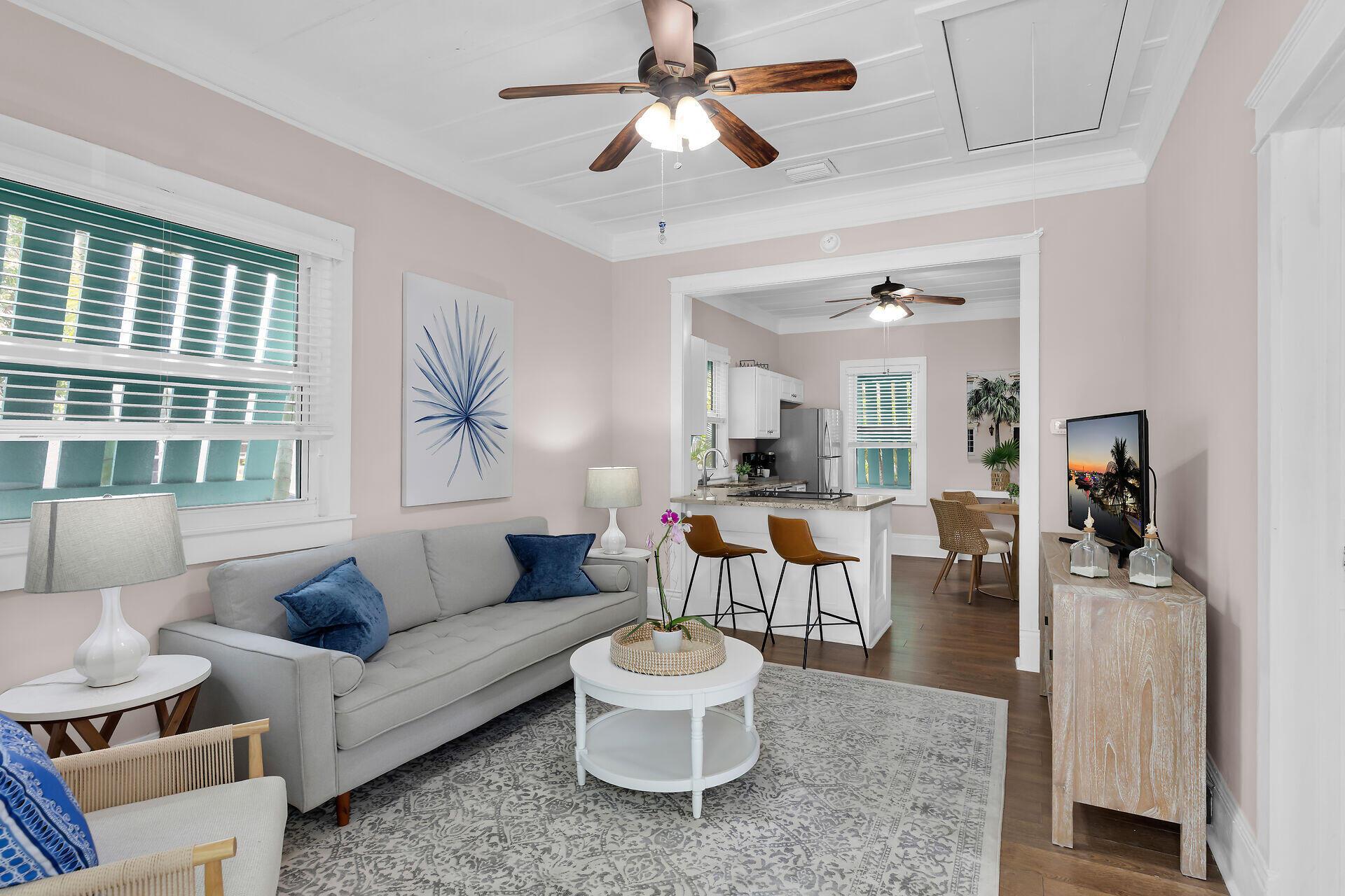Image 3: Living Room